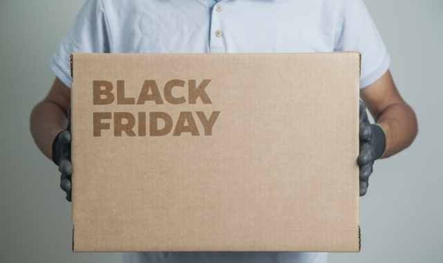 Comprare all'estero durante il Black Friday: vantaggi e rischi